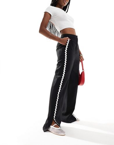 Pantalon avec bordure ric-rac - et blanc - Asos Design - Modalova