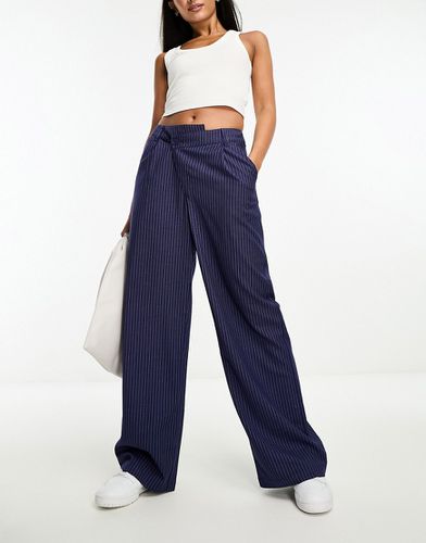 Pantalon dad à taille asymétrique et rayures - Asos Design - Modalova