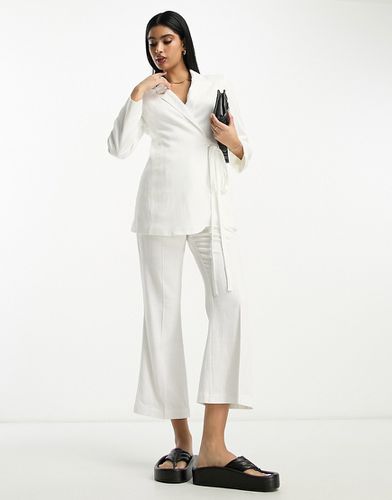 Pantalon de costume court et évasé en lin - Asos Design - Modalova