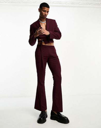 Pantalon de costume évasé à taille basse - Bordeaux - Asos Design - Modalova