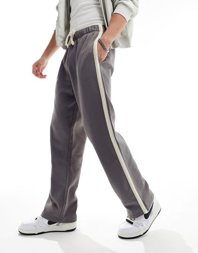 Pantalon de jogging droit avec bande sur le côté - Gris - Asos Design - Modalova