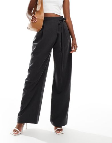 Pantalon de tailleur ample effet croisé avec liens à nouer - Asos Design - Modalova