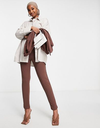 Pantalon de tailleur fuselé en jersey - Moka - Asos Design - Modalova