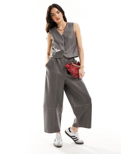 Pantalon large oversize imitation cuir - Asos Design - Modalova