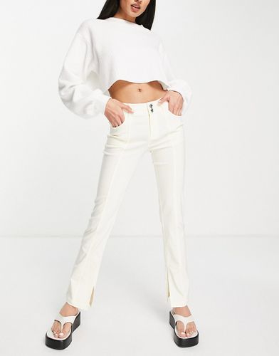 Pantalon taille basse en bengaline avec ourlet fendu - Crème - Asos Design - Modalova