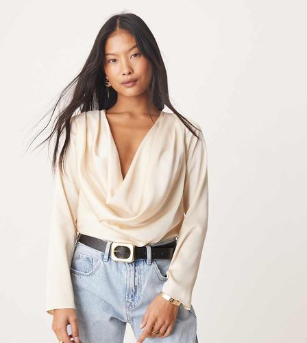 ASOS DESIGN Petite - Body en satin à col bénitier - Crème - Asos Petite - Modalova