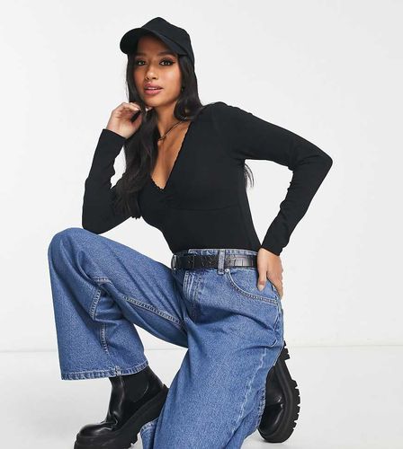 ASOS DESIGN Petite - Body manches longues à col V et bordures dentelle - Asos Petite - Modalova