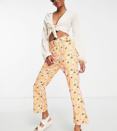 Petite - Pantalon court à fleurs avec ceinture - Multicolore - Asos Design - Modalova