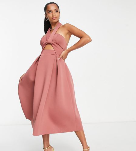 ASOS DESIGN Petite - Robe de bal de promo mi-longue dos nu à découpes torsadée sur le devant - Asos Petite - Modalova