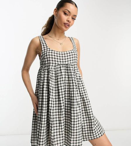 ASOS DESIGN Petite - Robe d'été babydoll courte à encolure carrée - Vichy noir et blanc - Asos Petite - Modalova