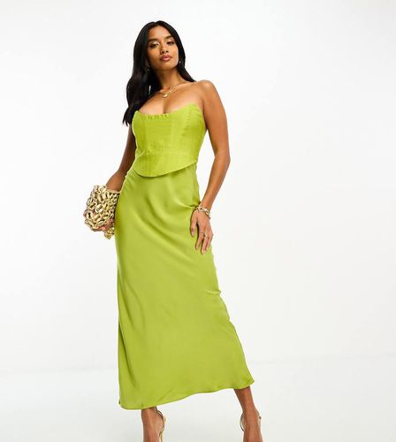 ASOS DESIGN Petite - Robe nuisette bandeau longue en tissu contrastant avec détail corset - olive - Asos Petite - Modalova