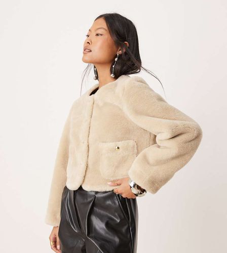 ASOS DESIGN Petite - Veste sans col en imitation peau de mouton non tissée - Crème - Asos Petite - Modalova