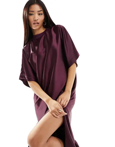Robe t-shirt mi-longue coupe oversize en satin - Bordeaux - Asos Design - Modalova