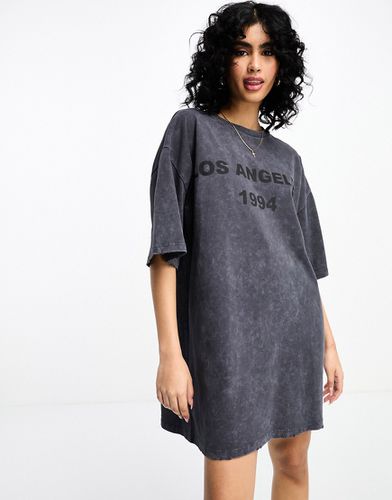 Robe t-shirt courte et oversize à imprimé graphique - délavé - Asos Design - Modalova