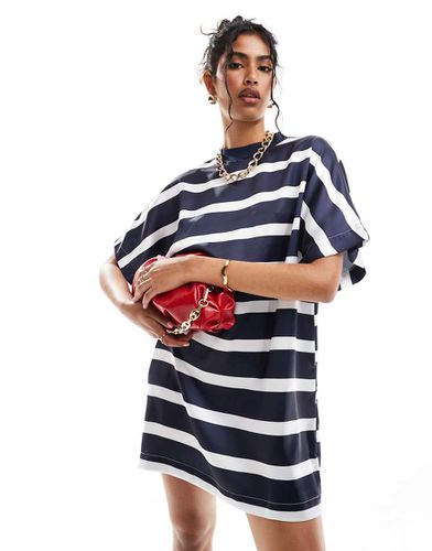 Robe t-shirt courte et oversize en satin rayé - Bleu marine - Asos Design - Modalova