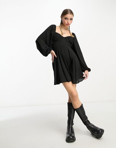 Robe babydoll courte coupe patineuse avec dos ouvert et godets - Noir - Asos Design - Modalova