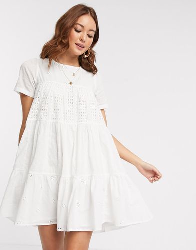 Robe babydoll courte coupe trapèze avec broderie anglaise - Asos Design - Modalova