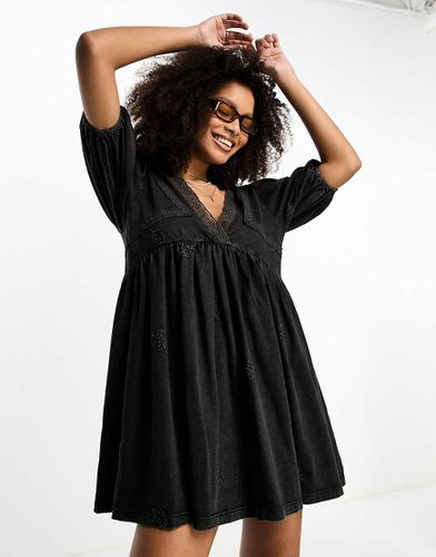 Robe babydoll courte à empiècements en dentelle - Anthracite - Asos Design - Modalova