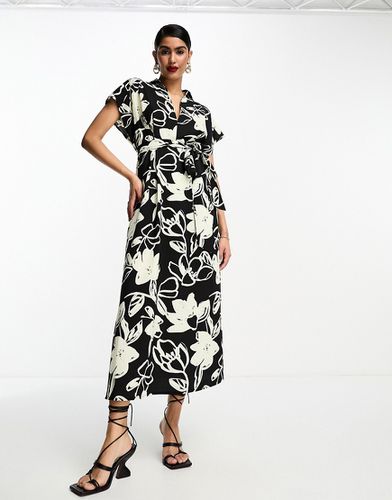 Robe ceinturée mi-longue à col en V et imprimé - Noir et blanc à fleurs - Asos Design - Modalova