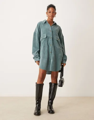 Robe chemise oversize en velours côtelé avec poches - mer - Asos Design - Modalova