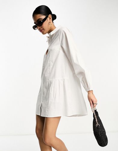 Robe chemise courte boutonnée avec smocks - Asos Design - Modalova