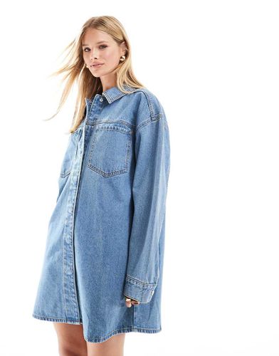 Robe chemise courte en jean - délavé moyen - Asos Design - Modalova