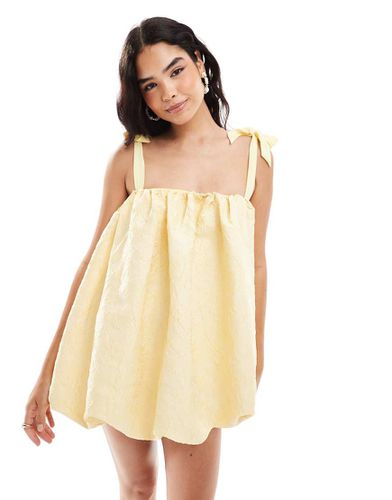 Robe courte coupe boule en jacquard avec bretelles nouées et épaules nues - citron - Asos Design - Modalova