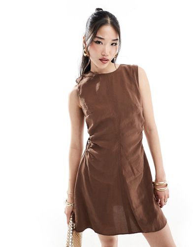 Robe courte cintrée à découpe et anneau - Chocolat - Asos Design - Modalova