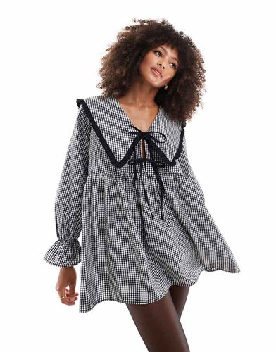 Robe courte à carreaux vichy avec col oversize et détails contrastants - Noir - Asos Design - Modalova