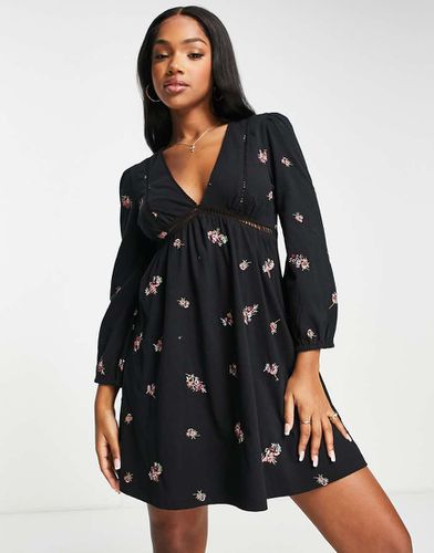 Robe courte à manches longues avec broderies fleurs et finitions ajourées façon échelle - Asos Design - Modalova