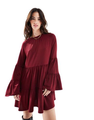 Robe courte babydoll à volants - Bordeaux - Asos Design - Modalova