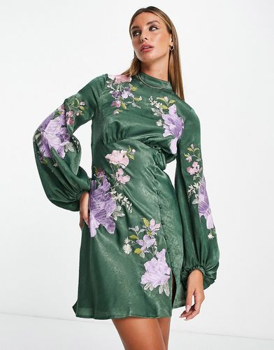 Robe courte brodée en satin à motif floral - Vert - Asos Design - Modalova