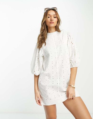 Robe courte en broderie anglaise avec manches bouffantes - Asos Design - Modalova