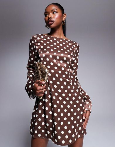 Robe courte en satin à pois et manches évasées - Chocolat - Asos Design - Modalova