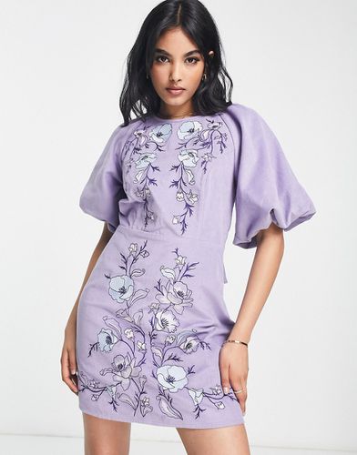 Robe courte en velours côtelé brodé de fleurs et liens dans le dos - Lilas - Asos Design - Modalova