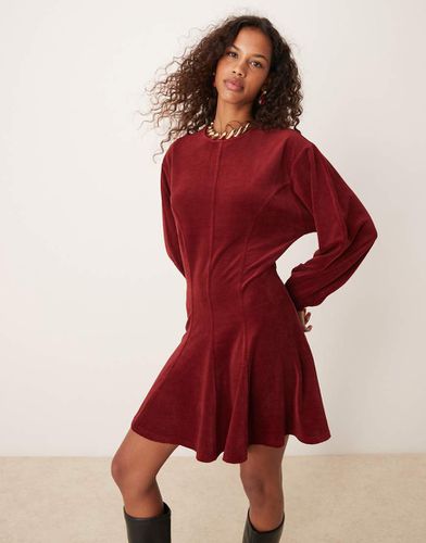 Robe courte évasée en velours côtelé chunky avec découpe goutte d'eau dans le dos - Rouille - Asos Design - Modalova