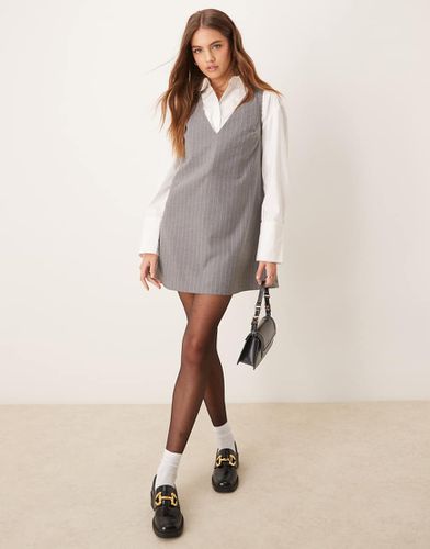 Robe droite style tailleur à décolleté en V profond et à rayures - Asos Design - Modalova