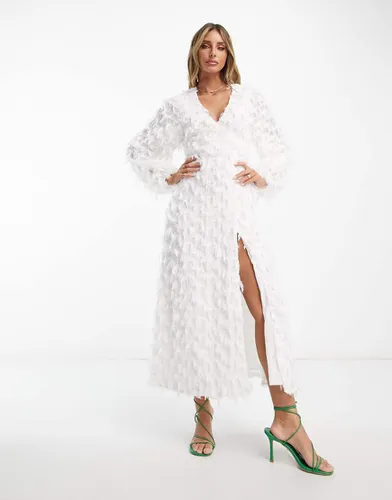 Robe duveteuse mi-longue avec ceinture plissée - Crème - Asos Design - Modalova