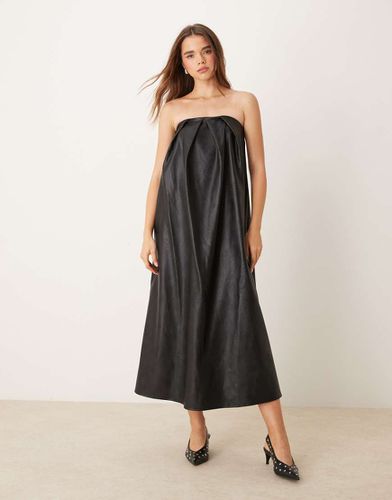 Robe évasée mi-longue en similicuir avec encolure bandeau - Asos Design - Modalova