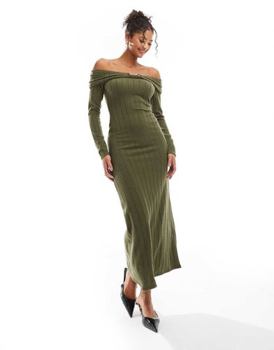 Robe longue côtelée en maille duveteuse à encolure rabattue avec détail métallique - Kaki - Asos Design - Modalova