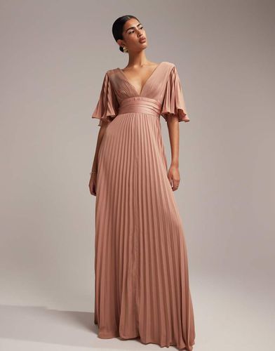 Robe longue de demoiselle d'honneur à manches évasées avec jupe plissée et bande en satin sur la taille - Moka - Asos Design - Modalova