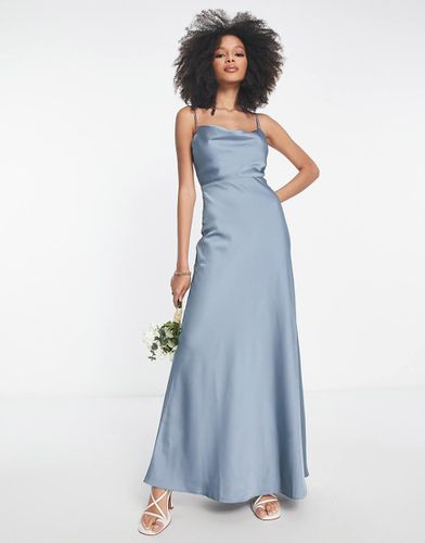 Robe longue de demoiselle d'honneur en satin avec col bénitier et jupe fluide - cendré - Asos Design - Modalova