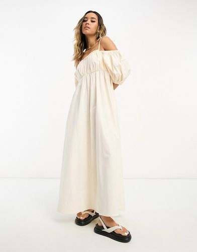 Robe longue en coton avec épaules dénudées et buste froncé - Écru - Asos Design - Modalova
