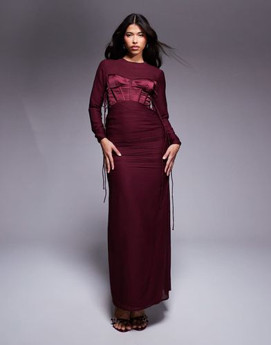 Robe longue froncée à manches longues avec corset en satin - Bordeaux - Asos Design - Modalova