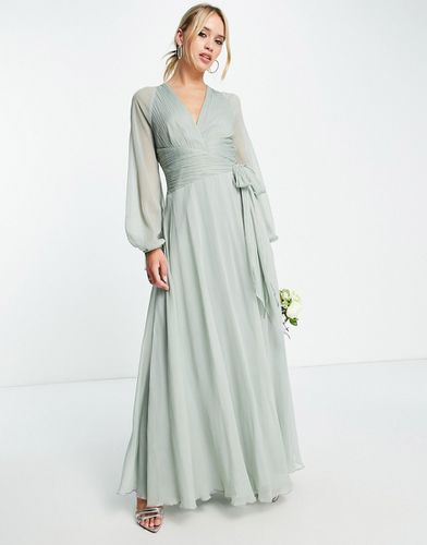 Robe longue froncée de demoiselle d'honneur à manches longues et jupe portefeuille - Olive - Asos Design - Modalova