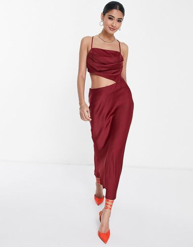 Robe mi-longue avec corsage drapé en satin avec découpes sur les côtés - Asos Design - Modalova