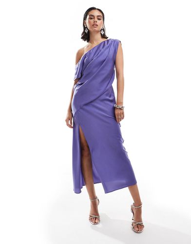 Robe mi-longue drapée à épaule dénudée en satin avec fente - Asos Design - Modalova