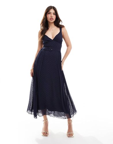 Robe mi-longue plissée avec décolleté plongeant et ceinture à la taille - Bleu marine - Asos Design - Modalova