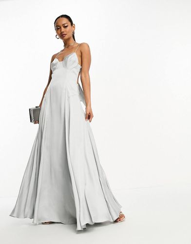 Robe patineuse longue en satin à bretelles dans le dos - doux - Asos Design - Modalova