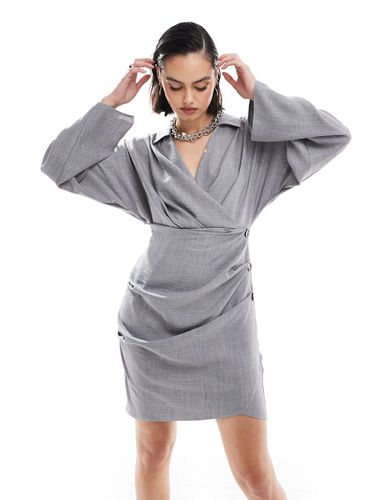 Robe portefeuille courte à jupe boutonnée en aspect lin avec col et manches longues - Gris - Asos Design - Modalova